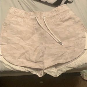 Athleta Nude Camo Linen Shorts